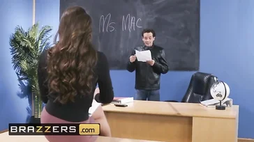 La profesora desea la polla del matón del instituto