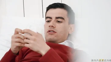 Jordi El Nino Polla sieht, dass die Frau kein Höschen trägt und ist schon hart