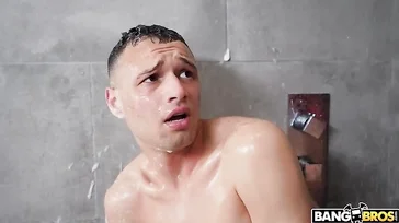 Beh, il ragazzo non è niente male e ha anche un gran bel culo...
