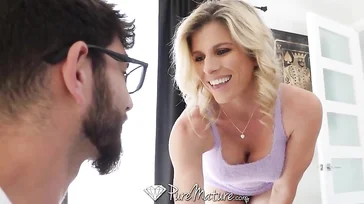La MILF Cory Chase disfruta cuando un joven la da por el culo