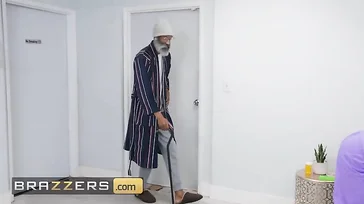 A enfermeira estava realmente ansiosa por uma boa foda interracial XXX