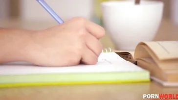 Universitaria caliente cumple la fantasia de follar con su profesor particular