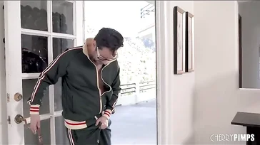 O corno do namorado tem que assistir a namorada transando