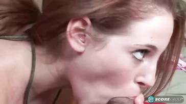 Due cattive studentesse bussano alla porta del professore... che macabro!