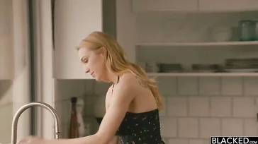 Die sexy Kendra Sunderland wird gleich von einem schönen schwarzen Schwanz genagelt ...!!