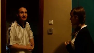 Ich treffe mich mit dem seltsamen Nachbarn, der mich ausspioniert, und lasse ihn meine Muschi lecken.
