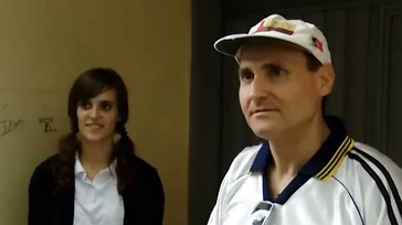 Ich treffe mich mit dem seltsamen Nachbarn, der mich ausspioniert, und lasse ihn meine Muschi lecken.