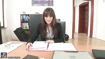 Si vous continuez à bien faire cela, je pense que vous aurez le poste de nouveau secrétaire.