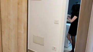 Ich überrasche meine Cousine und stecke meinen Schwanz in sie