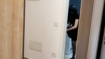 Ich überrasche meine Cousine und stecke meinen Schwanz in sie