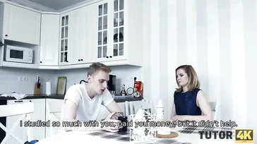 Er lädt seinen Privatlehrer zum Kaffee ein: Was für einen Fick die MILF hat.