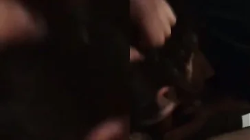 Video porno casero de pareja amateur grabando con el teléfono móvil