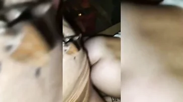 Video porno casero de pareja amateur grabando con el teléfono móvil