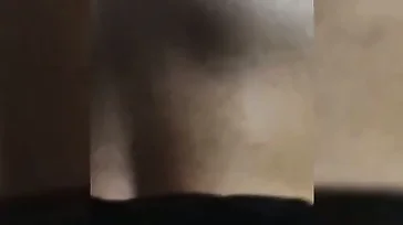 Video porno casero de pareja amateur grabando con el teléfono móvil