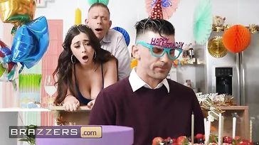 Eu fodo o pai do meu namorado no aniversário dele: não tenho escolha
