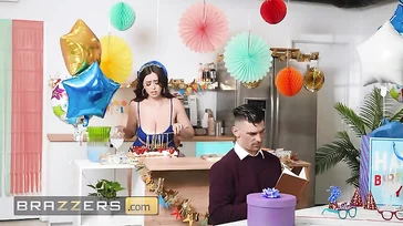Eu fodo o pai do meu namorado no aniversário dele: não tenho escolha