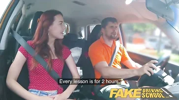 Der Fahrlehrer rastet aus: Die Schülerin fängt an, sich auszuziehen...!!