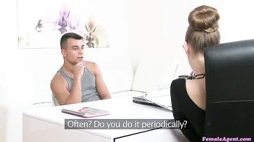 Wenn du für den Job kommst, musst du ihn dir verdienen: Lass uns den Schwanz sehen