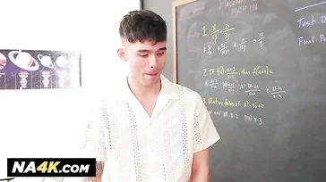 Die Lehrerin ist heiß und verführt die Schülerin mit ihrer leckeren Muschi..!!!