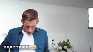 O pau grande e gordo de Danny D deixa a sexy Ella Hughes louca