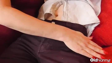 Ik heb er nog nooit bij stilgestaan hoe aantrekkelijk mijn gepensioneerde buurvrouw is.