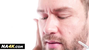 A nova secretária é um pouco gordinha mas tem uma boa foda