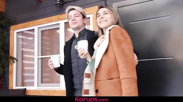 Sexy Russin verbringt ein Wochenende voller Sex und Leidenschaft mit ihrer Freundin