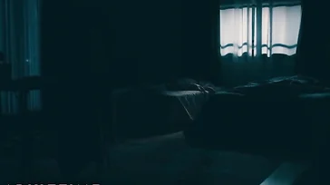 Eine ihrer besten Freundinnen schleicht sich in ihr Zimmer und leckt ihre Muschi