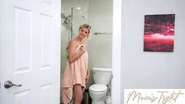 Minha madrasta tem piercings nos mamilos e que peitos ela tem...!!