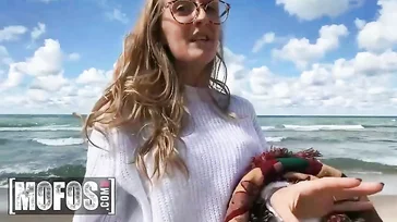 Follando con su novio en una tienda de campaña junto al mar