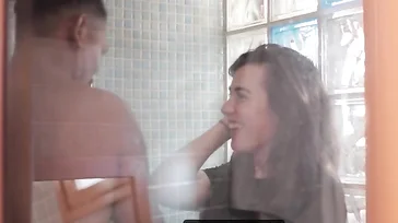 Spanische Hausfrau will unbedingt den Klempner ficken