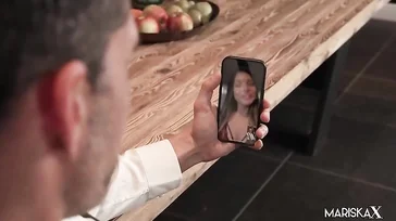 सहकर्मी बोर्डरूम में पागलों की तरह चुदाई कर रहे हैं...!!!