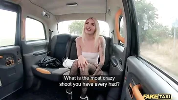 Wir wissen nicht, ob sie die Taxifahrt bezahlt hat... aber sie wurde verarscht.