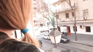 Stanca del fatto che il suo vicino di casa la spiasse... decide di incontrarlo!!