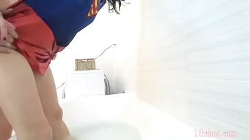 Su novia se disfraza de superman y le regala una follada que no olvidará