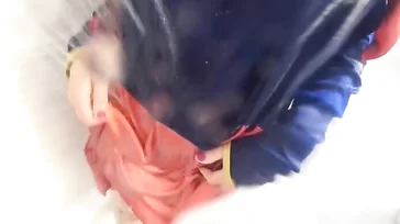 Su novia se disfraza de superman y le regala una follada que no olvidará