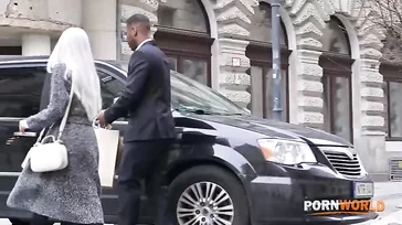 Esposa infiel invita al chofer a subir al hotel para hacer un trio