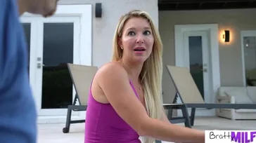 Su guapa madrastra se moria de ganas por sentir su polla dentro