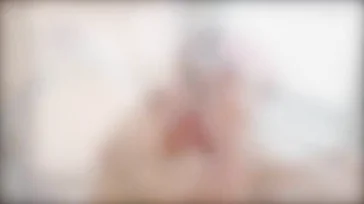 De aantrekkelijke tante van de sportschool nodigt me uit in haar vrijgezellenappartement om te neuken.