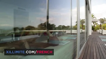 Französische geschiedene MILF genießt einen guten Fick mit dem Nachbarn