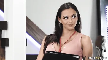 Die Verkäuferin in der Agentur ist umwerfend: Ich hoffe, ich kann heimlich mit ihr schlafen.