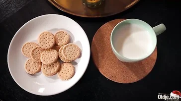 El viejo Santa Claus se lleva la follada de su vida en casa de esta chica