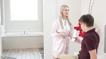 Su hijastro descubre uno de sus consoladores y le pregunta qué es eso