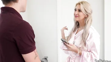 Su hijastro descubre uno de sus consoladores y le pregunta qué es eso