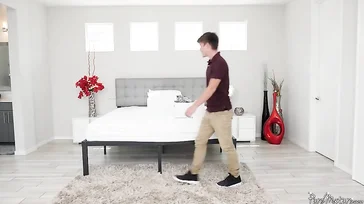 Su hijastro descubre uno de sus consoladores y le pregunta qué es eso