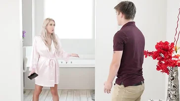 Su hijastro descubre uno de sus consoladores y le pregunta qué es eso