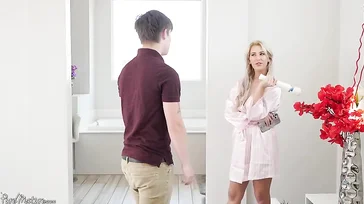 Su hijastro descubre uno de sus consoladores y le pregunta qué es eso