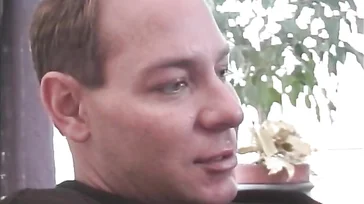 Cette blonde au cul parfait adore la grosse bite du voisin