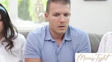 La mère et la fille se relaient pour sucer des bites et se faire baiser... !!