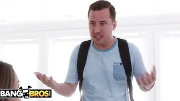 Primeros meses de convivencia con su madrastra y la pilla masturbándose